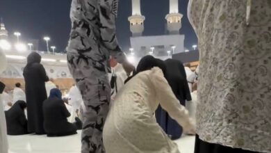 فرد امن سعودي يعتدي على المعتمرين المصريين