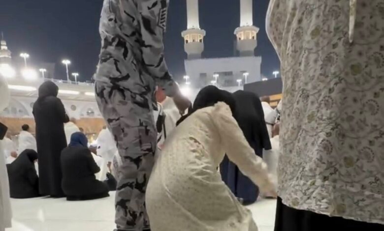 فرد امن سعودي يعتدي على المعتمرين المصريين